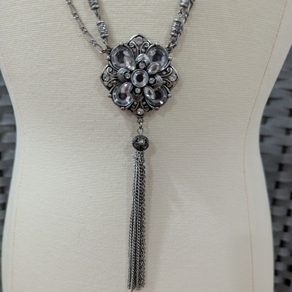 Art Deco Floral Pendant Necklace